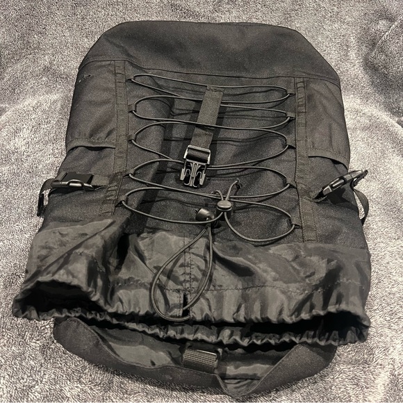 Roxy black “ Wave and Mountain “ daypack hiking trail backpack women’s - Picture 9 of 15